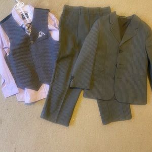 💦 NWOT Lavender & Pin Stripe 4-Piece Boys Suit☀️